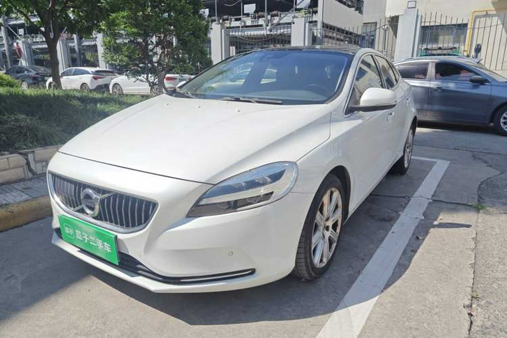 Used Volvo V40 2017 T3 Zhiya Edition Front Left 45 Deg