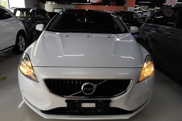 Used Volvo V40 2017 T3 Zhiyi Edition Front
