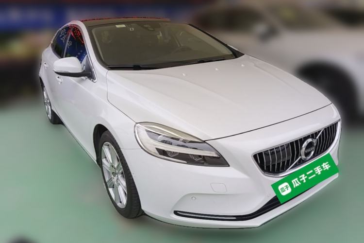 Used Volvo V40 2017 T3 Zhiya Edition Front Right 45 Deg