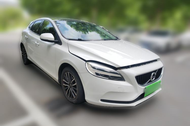 Used Volvo V40 2017 T3 Zhiya Edition Front Right 45 Deg