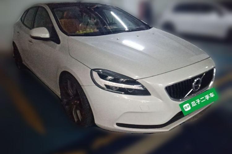 Used Volvo V40 2017 T3 Zhiyi Edition Front Right 45 Deg