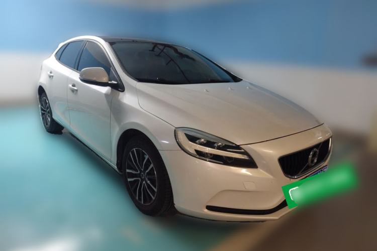 Used Volvo V40 2017 T3 Zhiyi Edition Front Right 45 Deg