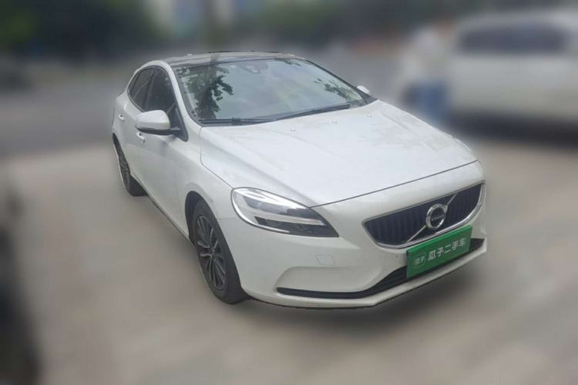 Used Volvo V40 2017 T3 Zhiyi Edition Front Right 45 Deg