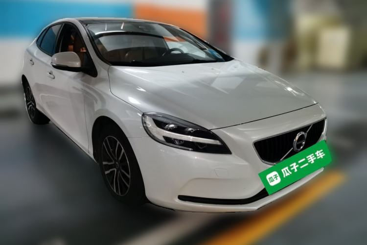 Used Volvo V40 2017 T3 Zhiyi Edition Front Right 45 Deg