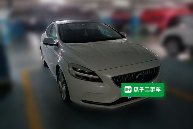 Used Volvo V40 2017 T3 Zhiya Edition Front Right 45 Deg