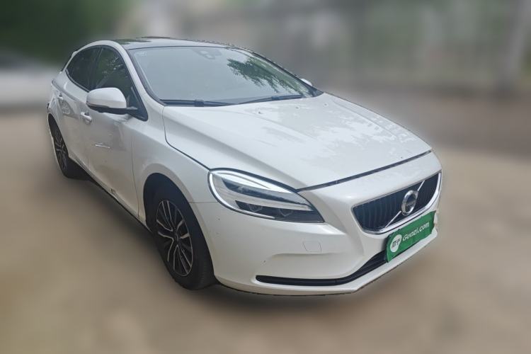 Used Volvo V40 2017 T3 Zhiyi Edition Front Right 45 Deg