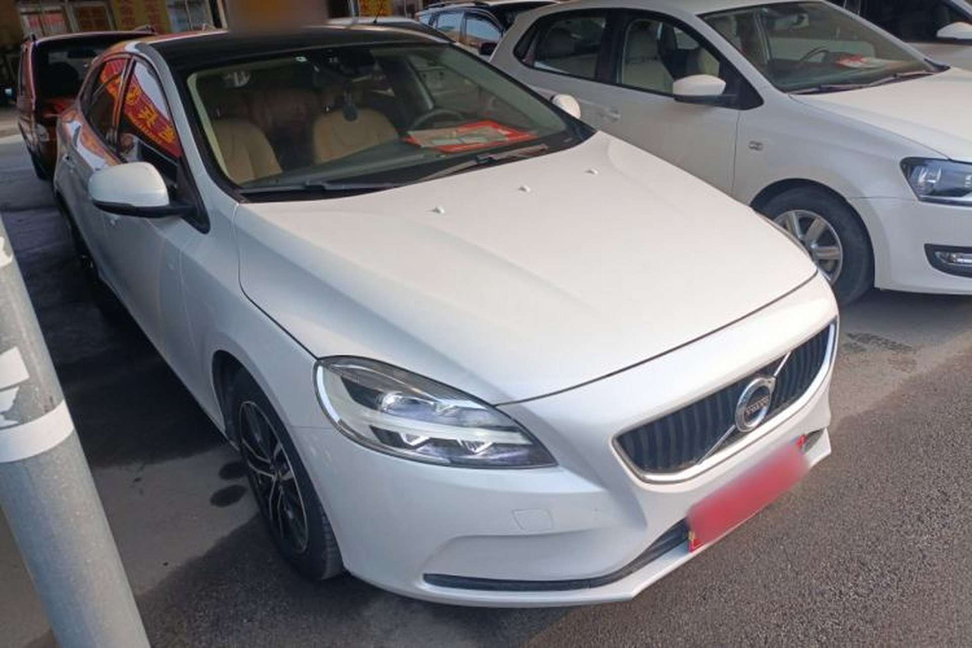 Used Volvo V40 2017 T3 Zhiyi Edition Front Right 45 Deg