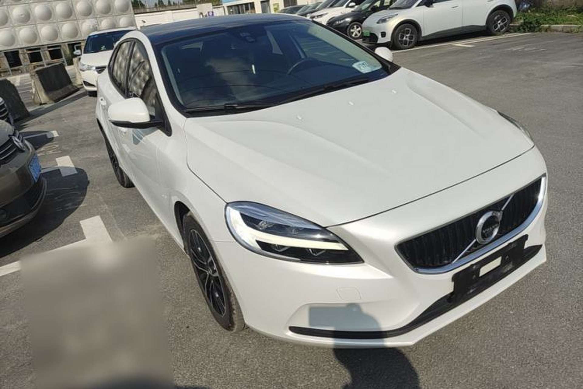 Used Volvo V40 2017 T3 Zhiyi Edition Front Right 45 Deg
