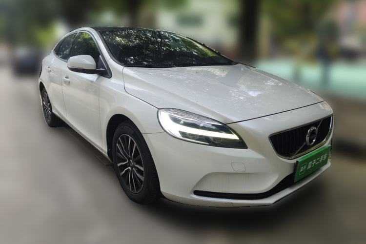 Used Volvo V40 2017 T3 Zhiyi Edition Front Right 45 Deg