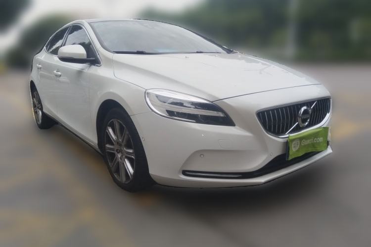 Used Volvo V40 2017 T3 Zhiya Edition Front Right 45 Deg