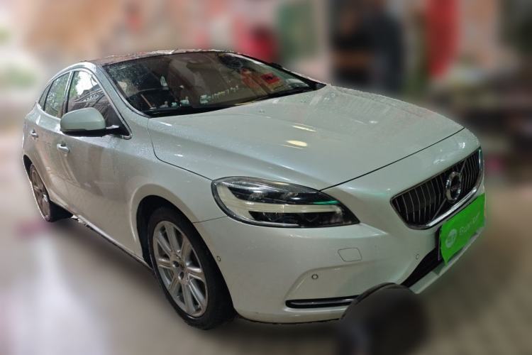 Used Volvo V40 2017 T3 Zhiya Edition Front Right 45 Deg
