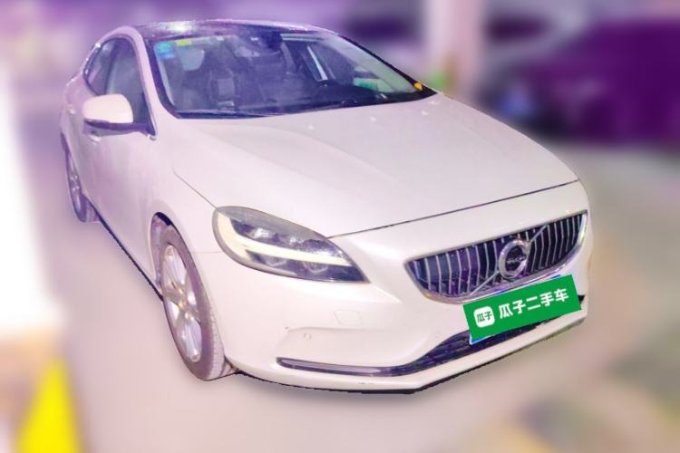 Used Volvo V40 2017 T3 Zhiyi Edition Front Right 45 Deg