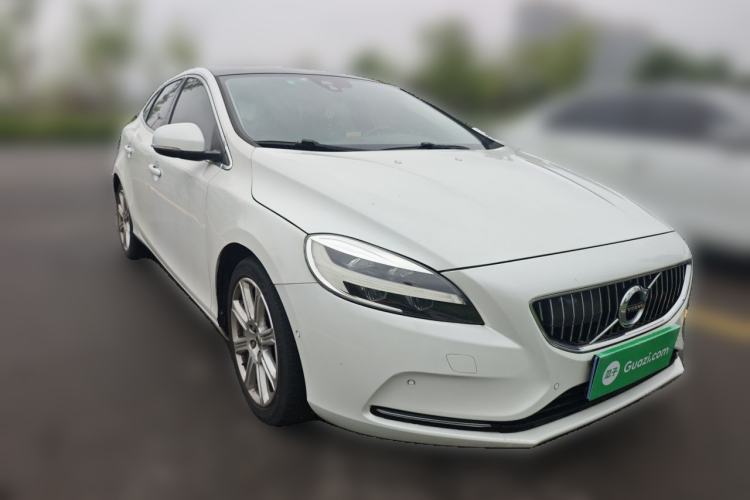 Used Volvo V40 2017 T3 Zhiya Edition Front Right 45 Deg