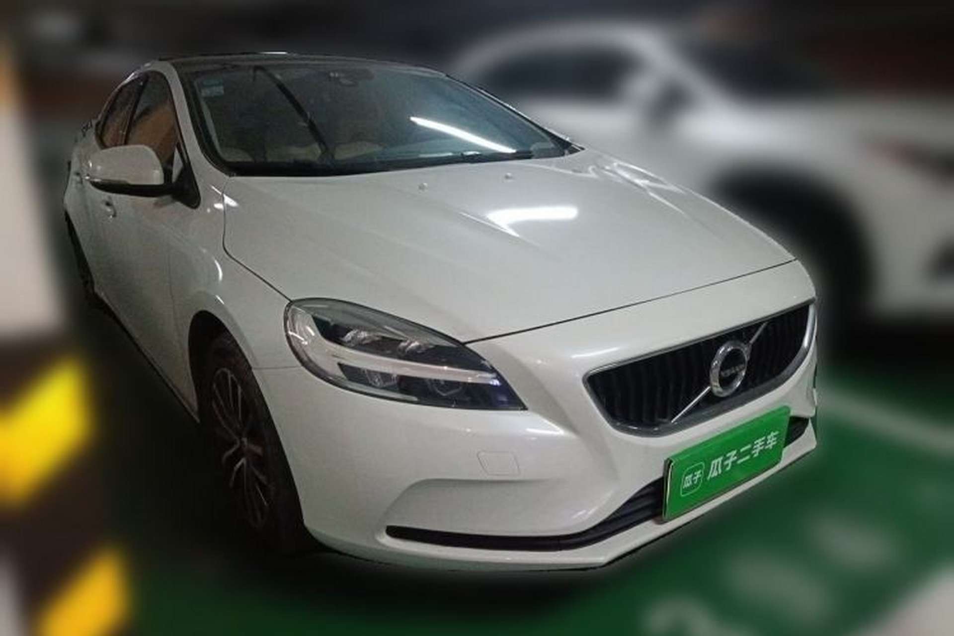 Used Volvo V40 2017 T3 Zhiyi Edition Front Right 45 Deg