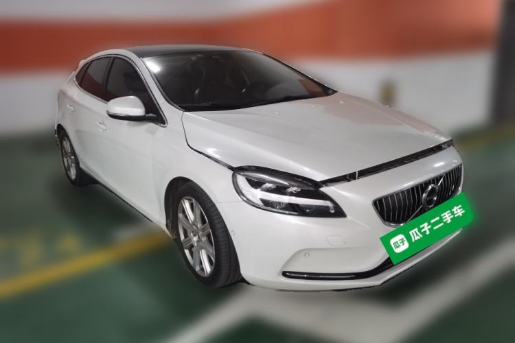Used Volvo V40 2017 T3 Zhiya Edition Front Right 45 Deg