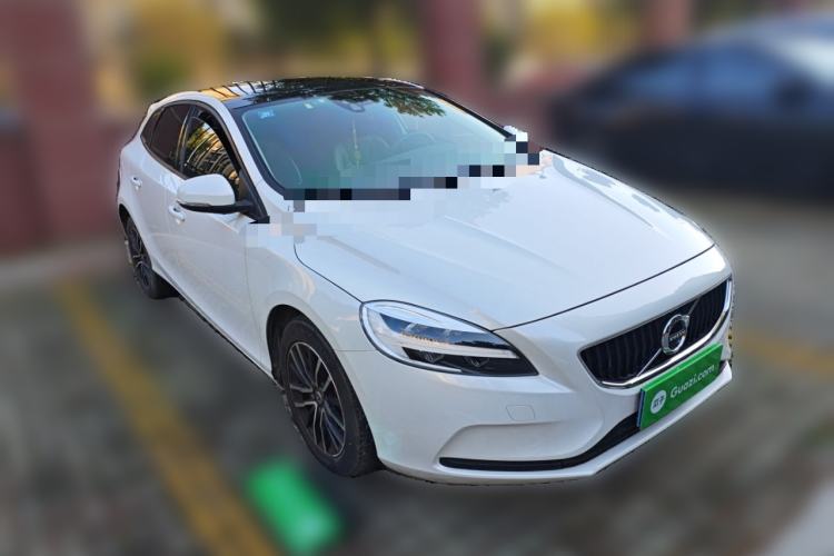 Used Volvo V40 2017 T3 Zhiyi Edition Front Right 45 Deg