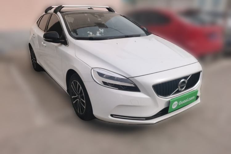 Used Volvo V40 2017 T3 Zhiyi Edition Front Right 45 Deg