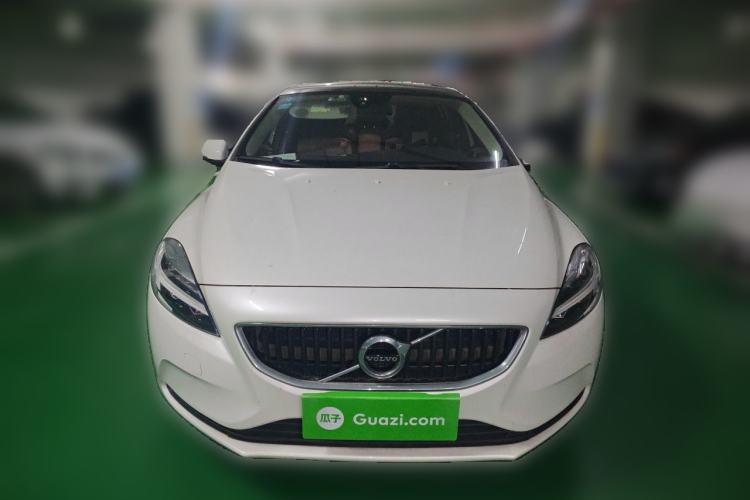 Used Volvo V40 2017 T3 Smart Edition Front