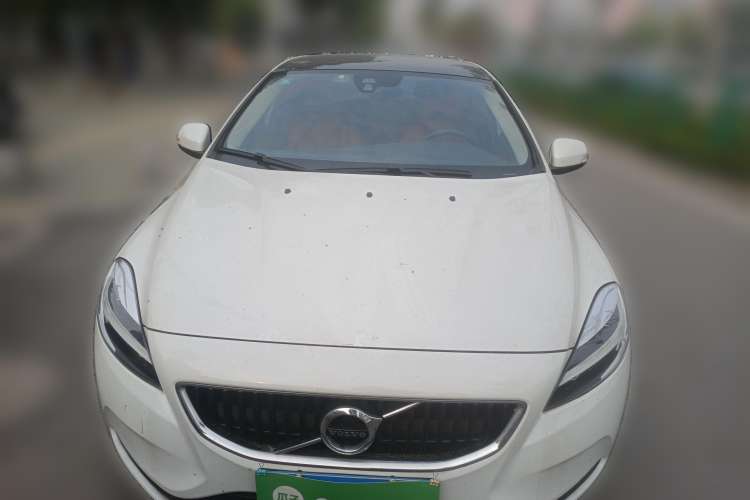 Used Volvo V40 2017 T3 Smart Edition Front
