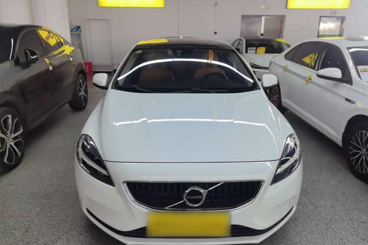 Used Volvo V40 2017 T3 Zhiyi Edition Front