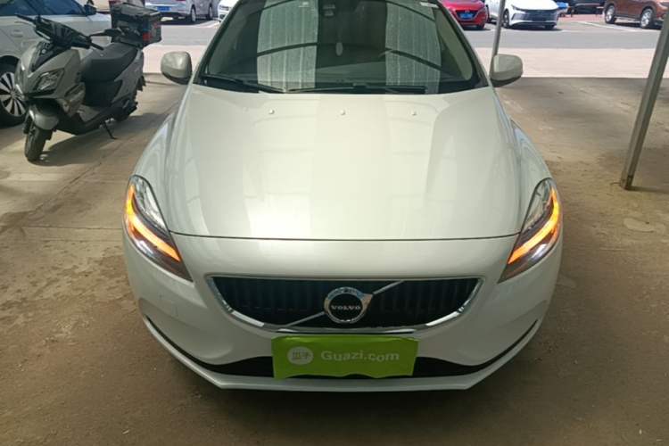 Used Volvo V40 2017 T3 Zhiyi Edition Front