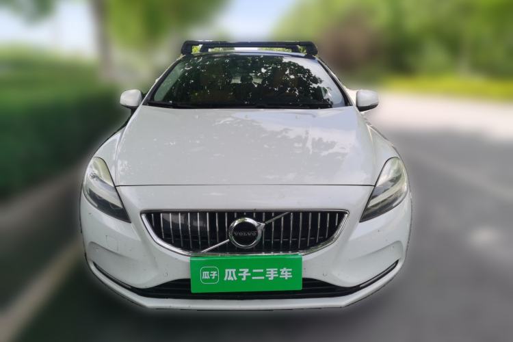 Used Volvo V40 2017 T4 Smart Luxury Edition Front