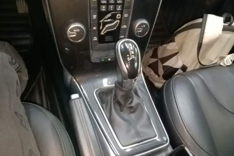 Used Volvo V40 2017 T3 Zhiyi Edition Gear Lever