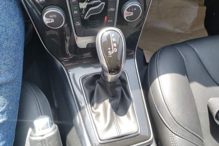 Used Volvo V40 2017 T3 Zhiyi Edition Gear Lever
