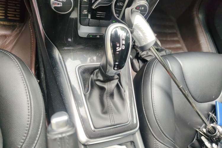 Used Volvo V40 2017 T3 Zhiya Edition Gear Lever