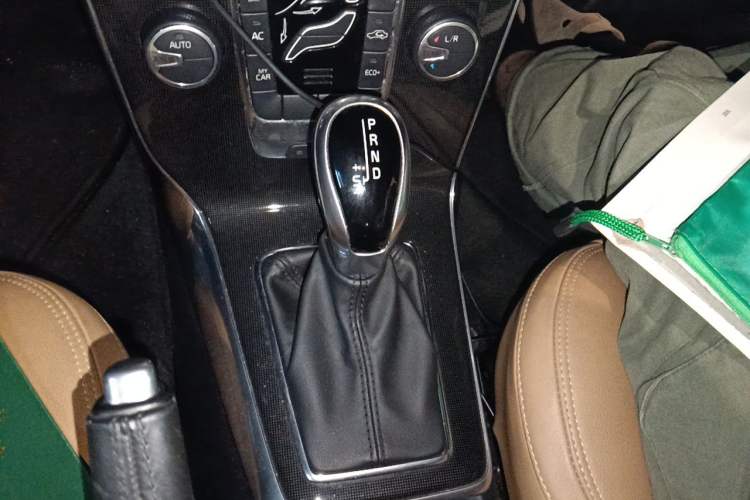 Used Volvo V40 2017 T3 Zhiyi Edition Gear Lever