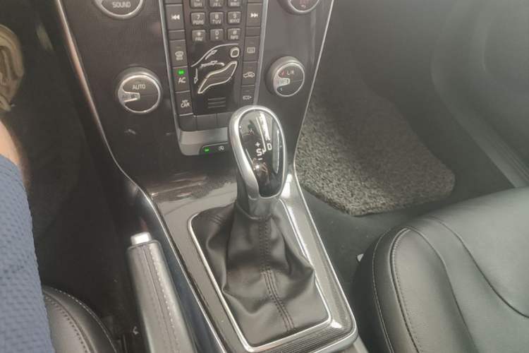 Used Volvo V40 2017 T3 Zhiyi Edition Gear Lever