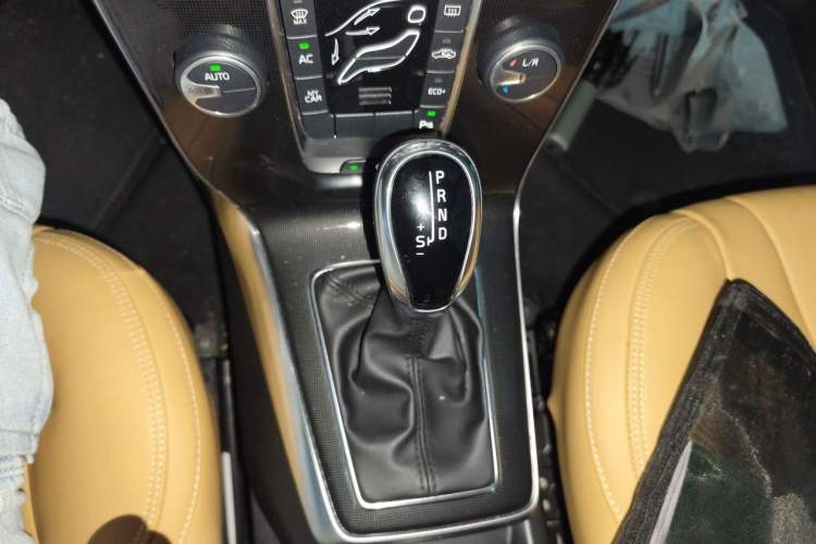 Used Volvo V40 2017 T3 Zhiyi Edition Gear Lever