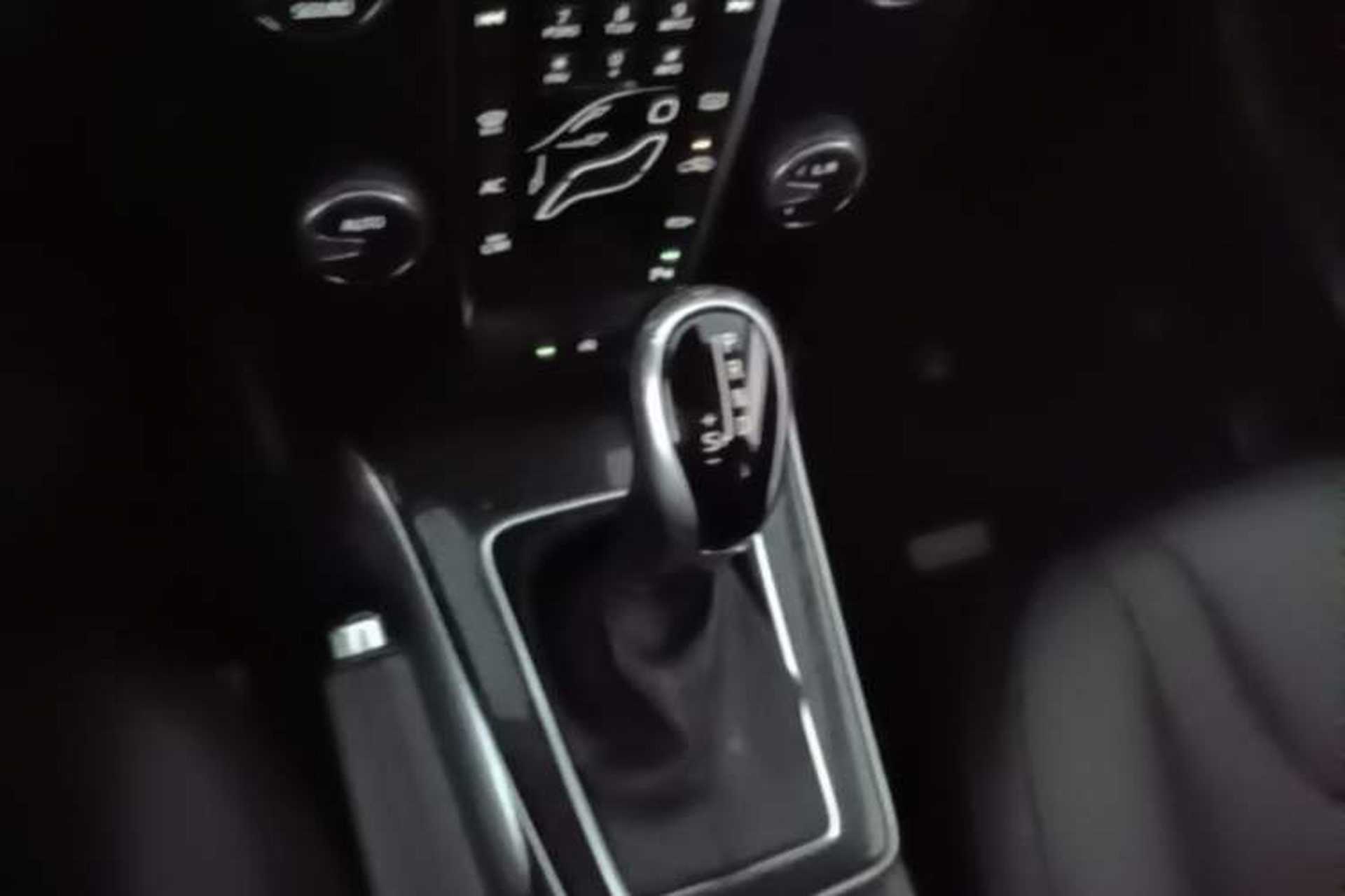 Used Volvo V40 2017 T3 Zhiyi Edition Gear Lever