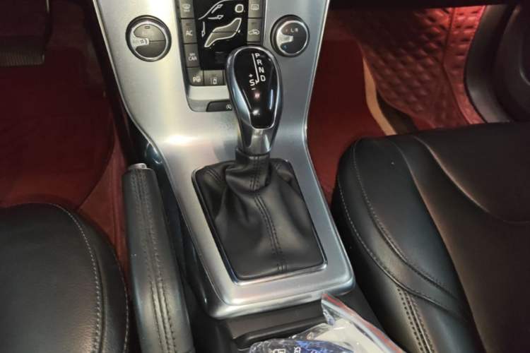 Used Volvo V40 2017 T3 Zhiya Edition Gear Lever
