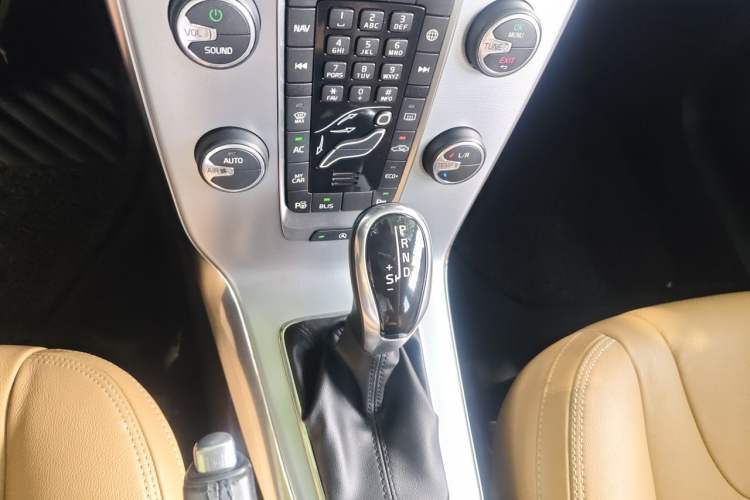 Used Volvo V40 2017 T3 Zhiya Edition Gear Lever