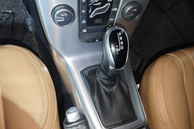 Used Volvo V40 2017 T3 Zhiya Edition Gear Lever