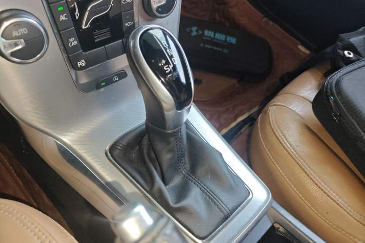 Used Volvo V40 2017 T3 Zhiya Edition Gear Lever