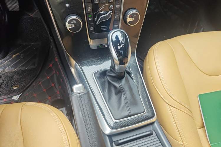 Used Volvo V40 2017 T3 Zhiyi Edition Gear Lever