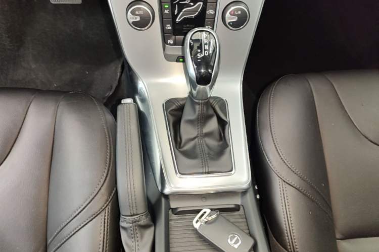 Used Volvo V40 2017 T3 Zhiya Edition Gear Lever