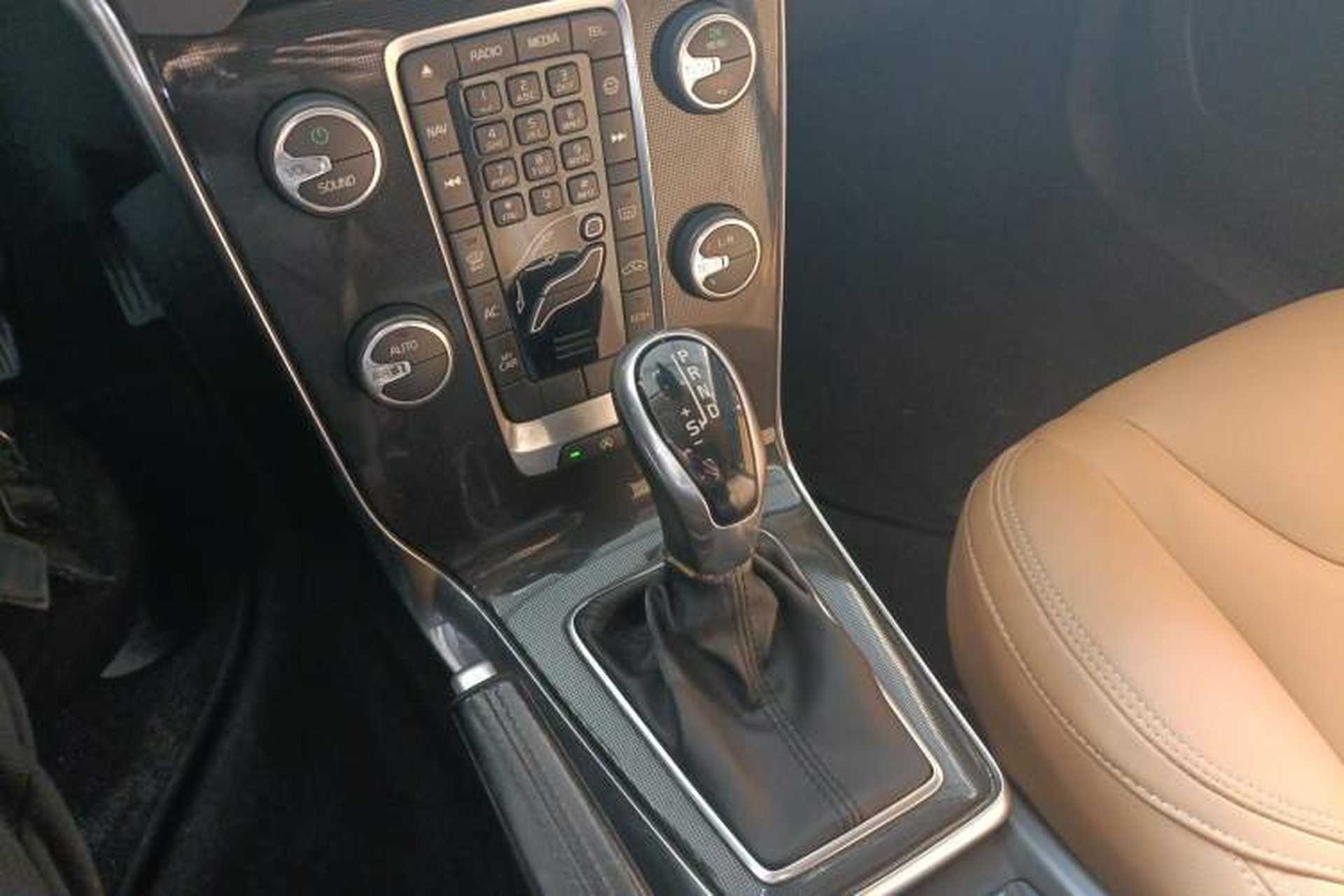 Used Volvo V40 2017 T3 Zhiyi Edition Gear Lever