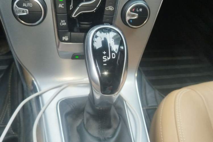 Used Volvo V40 2017 T3 Zhiya Edition Gear Lever