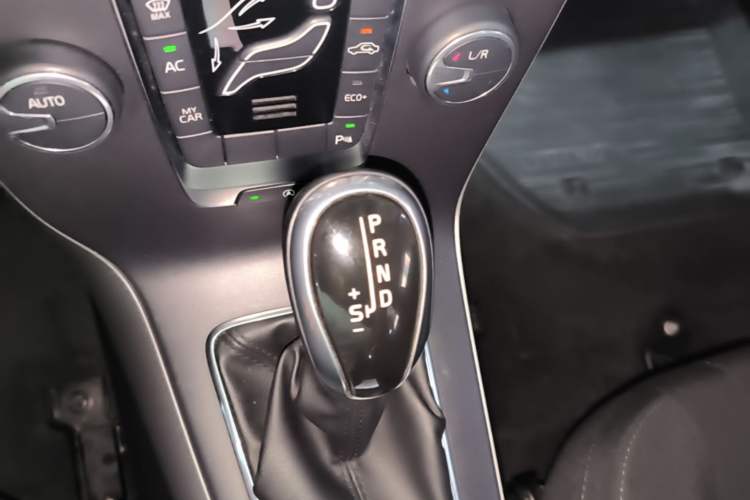 Used Volvo V40 2017 T3 Zhiyi Edition Gear Lever