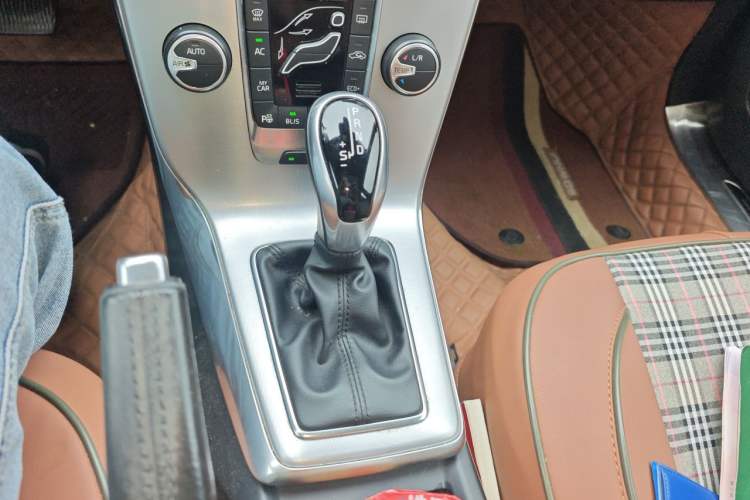 Used Volvo V40 2017 T3 Zhiya Edition Gear Lever