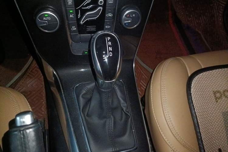 Used Volvo V40 2017 T3 Zhiyi Edition Gear Lever