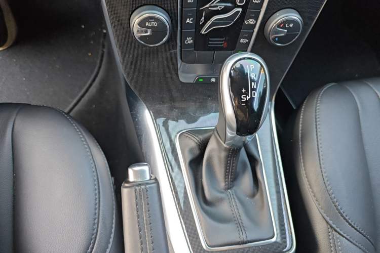 Used Volvo V40 2017 T3 Zhiyi Edition Gear Lever