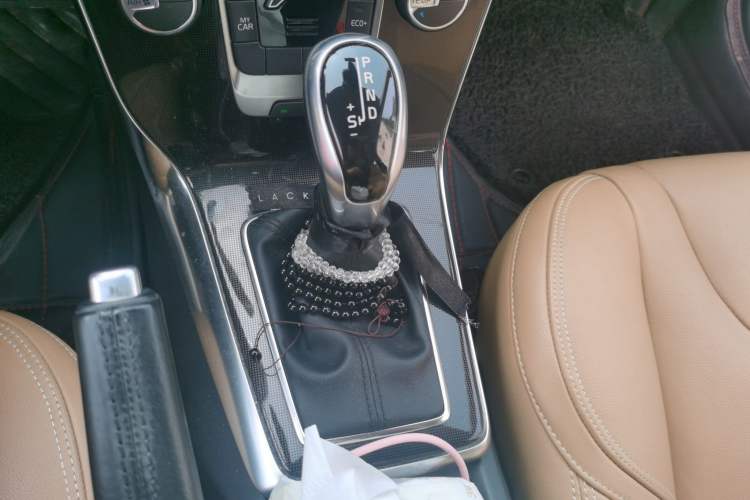 Used Volvo V40 2017 T3 Zhiyi Edition Gear Lever