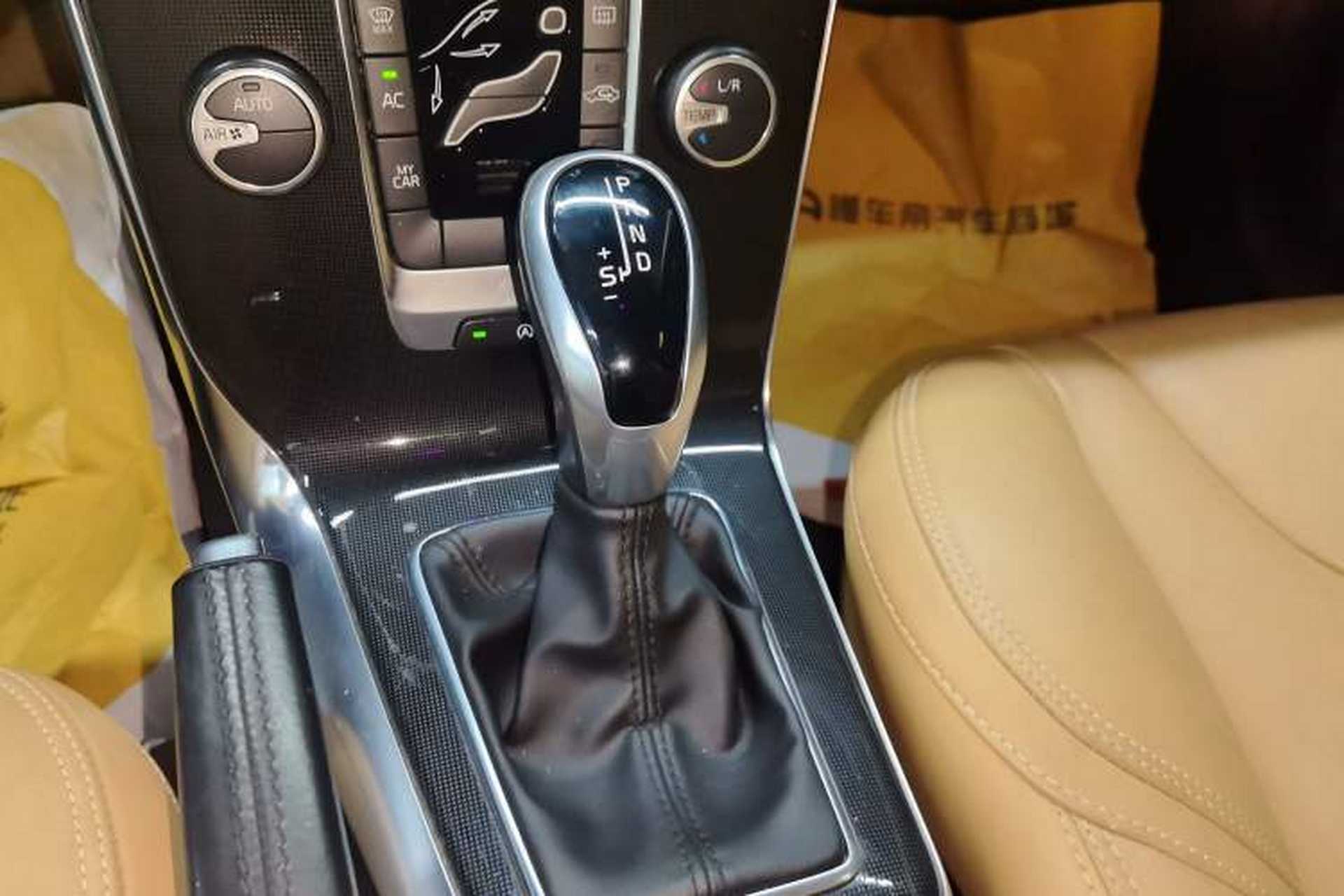 Used Volvo V40 2017 T3 Zhiyi Edition Gear Lever