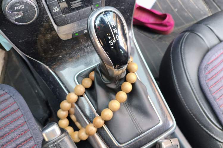 Used Volvo V40 2017 T3 Zhiyi Edition Gear Lever