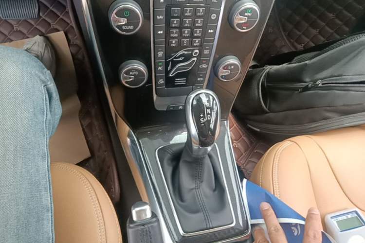 Used Volvo V40 2017 T3 Zhiyi Edition Gear Lever