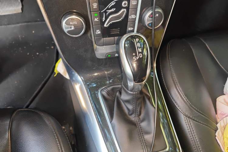 Used Volvo V40 2017 T3 Zhiyi Edition Gear Lever